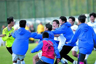 图片报：拜仁续约于帕总价1.2亿欧，购施洛特贝克则需1.25亿欧（德媒：拜仁与于帕续约总投入1.2亿欧，若签施洛特贝克预计花费1.25亿欧）