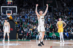 湖人三巨头化学反应初见成效（湖人三巨头默契渐入佳境）