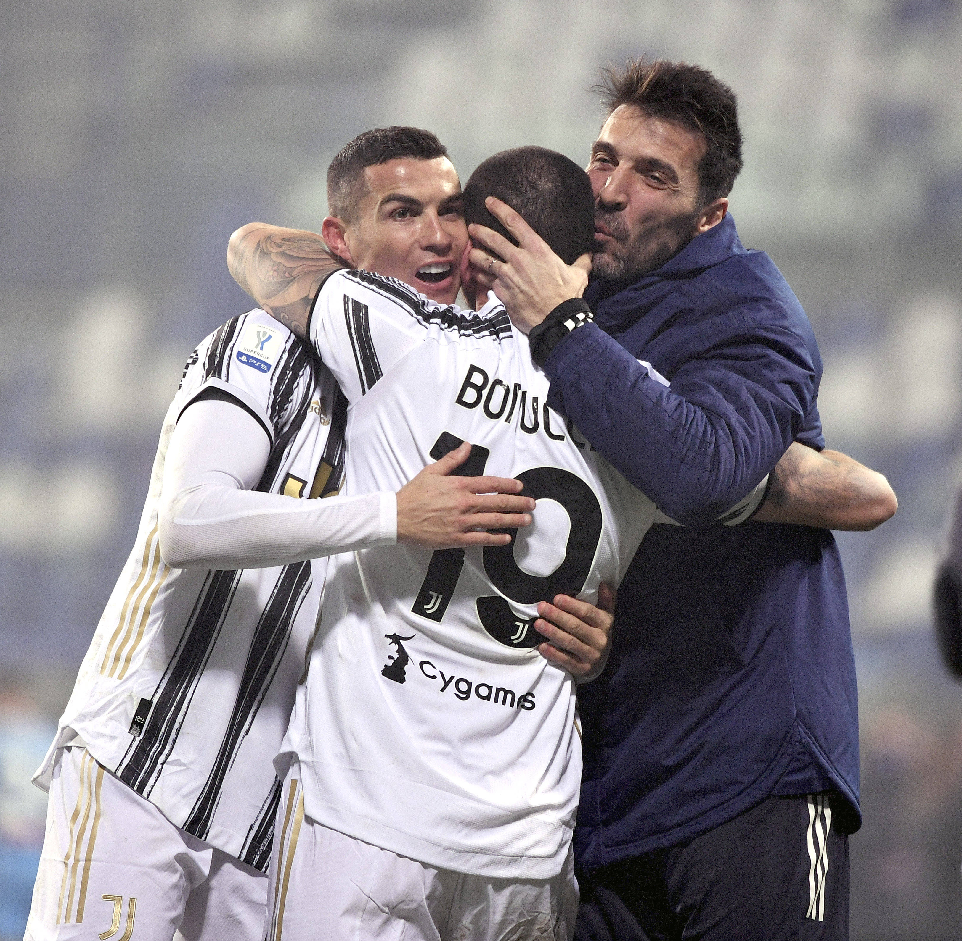 西甲半场：鲁文·加西亚传射，奥萨苏纳2-0莱万特（半场战报：鲁文·加西亚传射建功，奥萨苏纳2-0领先莱万特）