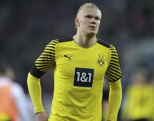 国脚连续进球引领全队节奏（国脚连场建功掌控全队节奏）