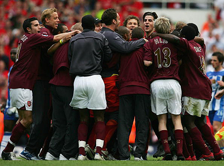 半场：科莫1-0萨索洛，杜维卡斯破门，尼科-帕斯倒钩射门被扑