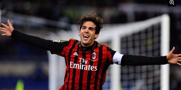 詹姆斯时隔14年再次来蓉，现场表白“我太爱成都了”，球迷冒雨齐聚万象城集体高呼“LBJ”（阔别14年詹姆斯再访成都：现场告白“太爱成都”，万象城球迷冒雨齐喊“LBJ”）